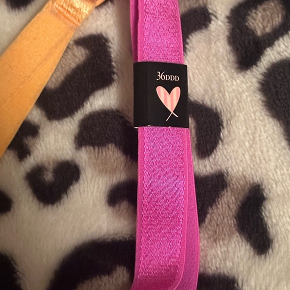 NWT Victoria’s Secret: Pink Lace Bra with Orange Straps - Picture 2 of 4